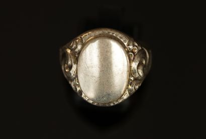 CHEVALIERE en argent (min 800/°°) de forme...