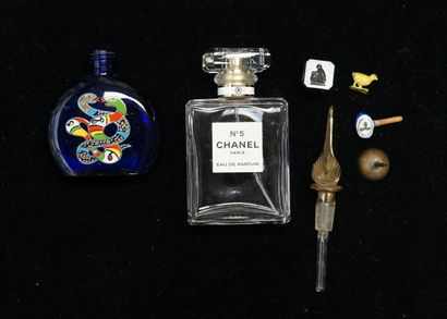 FLACON de parfum Chanel N°5 (vide), et FLACON...