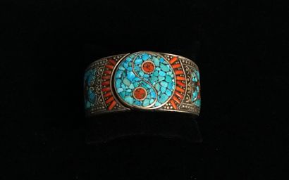BRACELET large rigide ouvrant en métal argenté...
