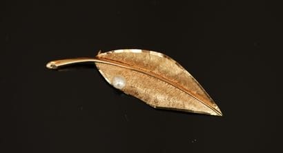 BROCHE en or jaune 18K (750/°°) figurant...