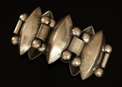 ENSEMBLE composé d'1 BRACELET moderniste...