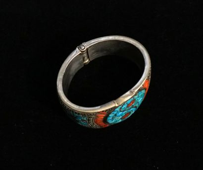BRACELET large rigide ouvrant en métal argenté...