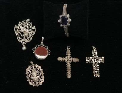 ENSEMBLE en argent min 800/°° comprenant...
