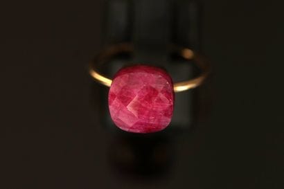 BAGUE en or jaune 18K (750/°°) ornée d'une...
