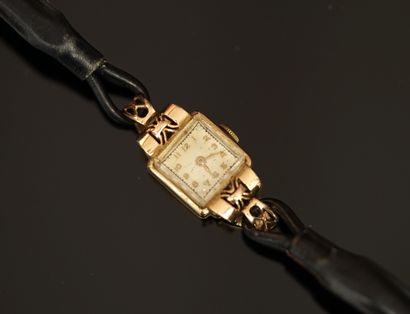 MONTRE en or jaune 18K (750/°°) , bracelet...