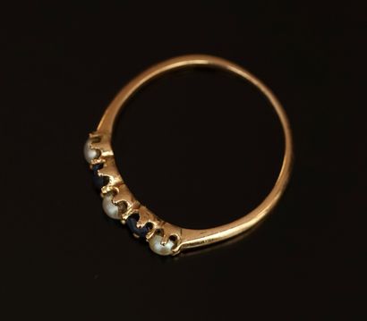 BAGUE fine en or jaune 18k (750/°°) sertie...
