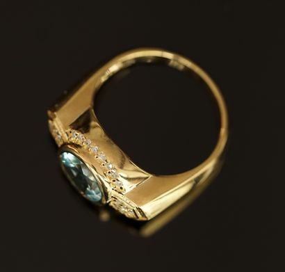 BAGUE en argent doré (vermeil) 925/°° centrée...