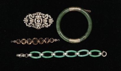 ENSEMBLE en argent min 800/°° comprenant...