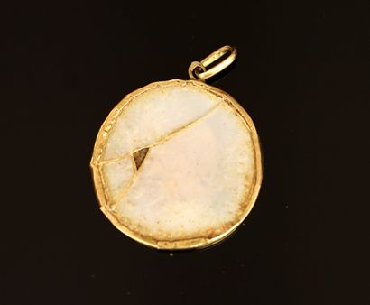 PENDENTIF de la vierge en or jaune 18K (750/°°),...