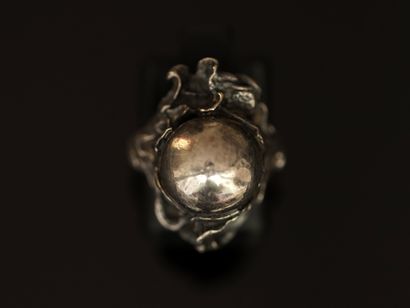 BAGUE en argent 925/°° à motif floral. Vers...