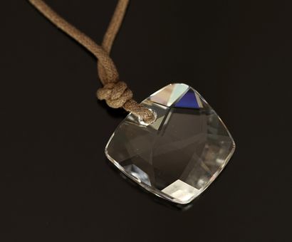 SWAROVSKI - COLLIER en cordon de coton retenant...