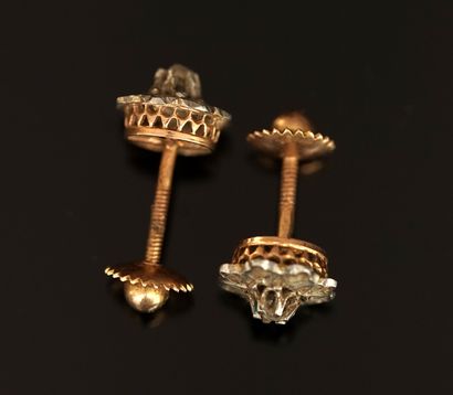 PAIRE DE BOUCLES d'oreilles or jaune et blanc...
