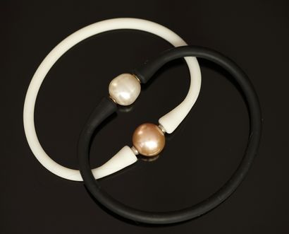 ENSEMBLE de 2 BRACELETS en silicone noir...