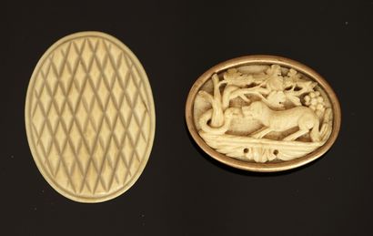 ENSEMBLE composé de plaques de nacre gravées...
