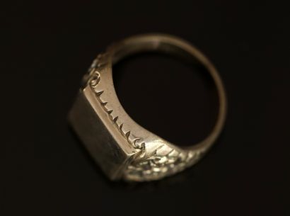 CHEVALIERE en argent (min 800/°°) de forme...