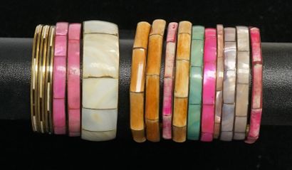 FANTAISIE - LOT de 17 BRACELETS jonc en laiton,...