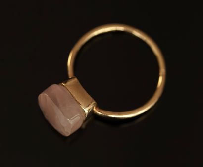 BAGUE en or jaune 18K (750/°°) ornée d'un...