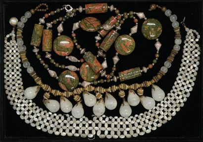 ENSEMBLE composé d'1 SAUTOIR en perles de...