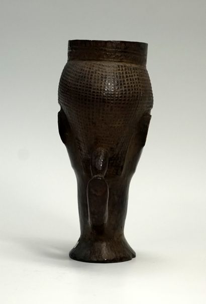 Coupe à vin de palme représentant un visage...