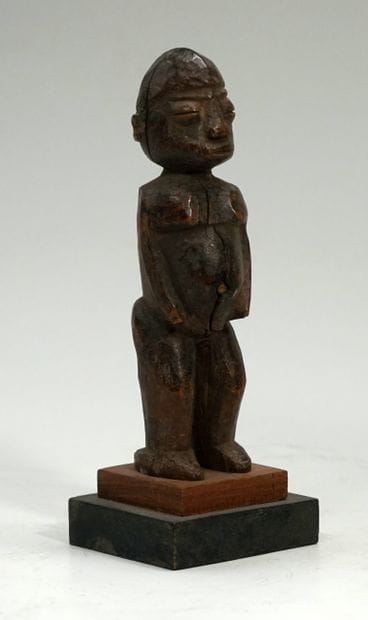 Petit fétiche à belle patine d’usage. Figurine...