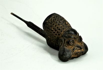 Jolie pipe style Bamoun du Cameroun en terre...