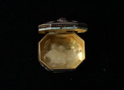 Boîte en argent doré min 800°/°° émaillée...