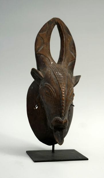 Masque passeport représentant une tête d’antilope....