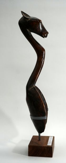 Cuillère utilitaire sculptée d’une tête de...