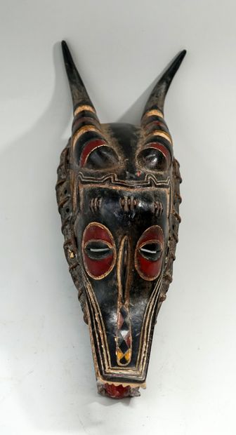 Masque zoomorphe présentant une antilope...