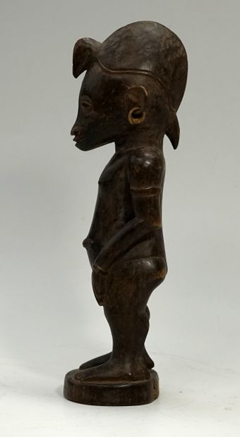 Fétiche féminin en bois à patine sombre....