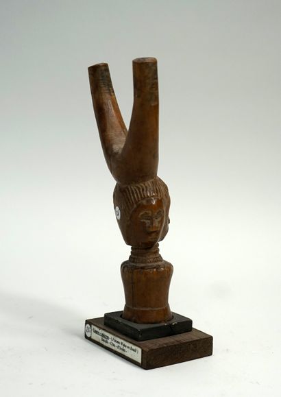 Lance pierre à 3 visages. Bois à patine naturelle....