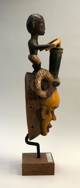 Masque à thème. Utilisé pour la danse et...