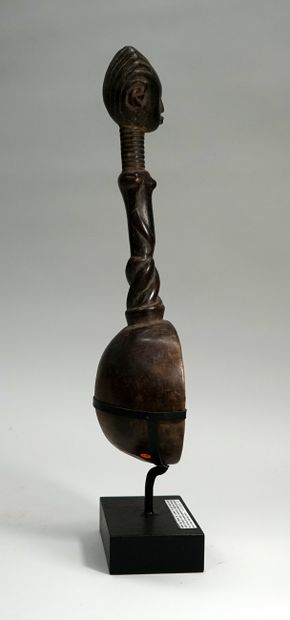Cuillère finement sculptée et décorée d'un...