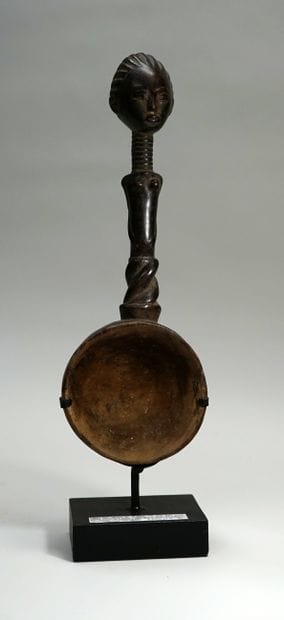 Cuillère finement sculptée et décorée d'un...
