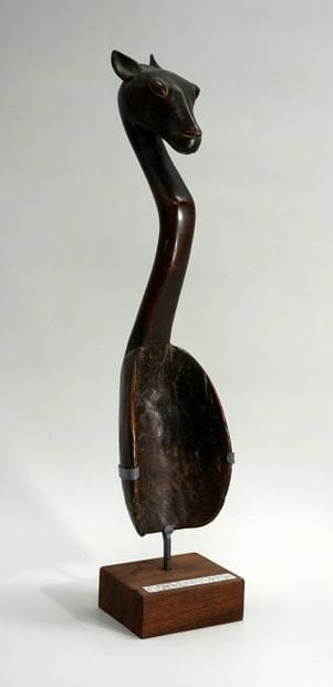 Cuillère utilitaire sculptée d’une tête de...