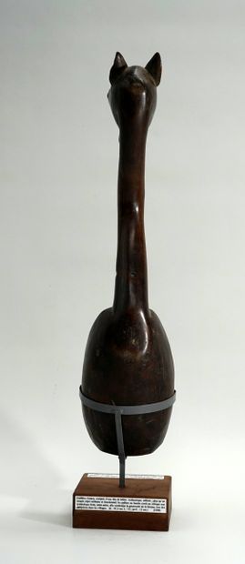 Cuillère utilitaire sculptée d’une tête de...