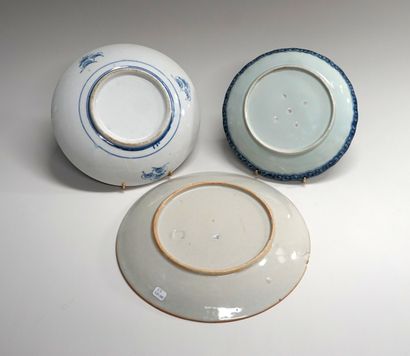 Ensemble de 2 assiettes creuses et 1 plat...
