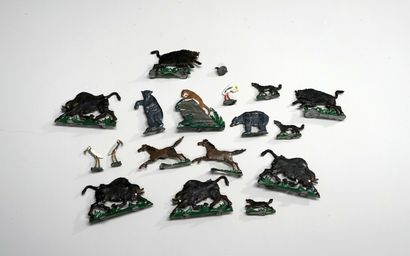 Petit lot d'animaux en métal découpé et peint:...