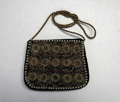Pochette de soirée en velours noir, broderies...