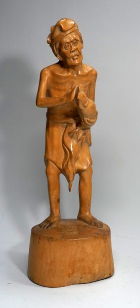 Paysan avec coq en bois exotique. Travail...