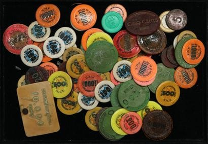 Fort lot de jetons de casinos (obsolètes)....