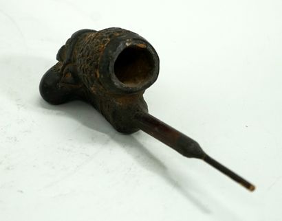 Jolie pipe style Bamoun du Cameroun en terre...