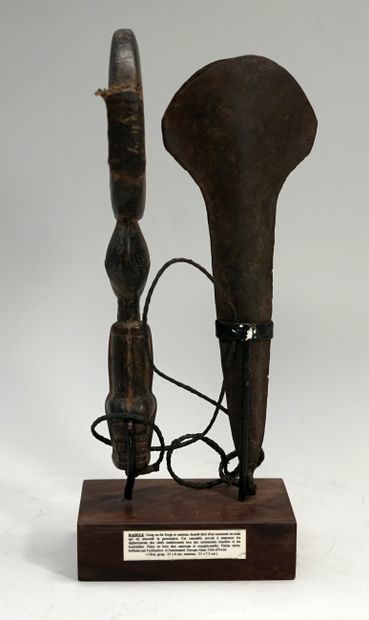 Gong en fer forgé et son marteau en bois...