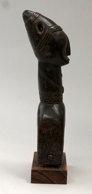 Poulie représentant un visage de femme au...