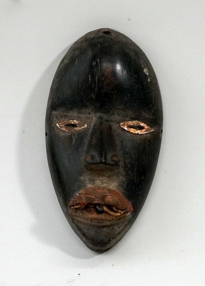 Masque passeport présentant un visage aux...