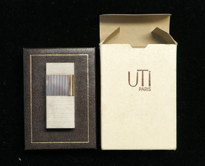 UTI, Paris - BRIQUET à gaz en métal plaqué...