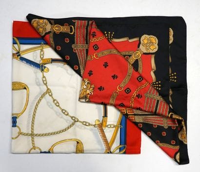 Ensemble comprenant 2 foulards (fils tirés),...
