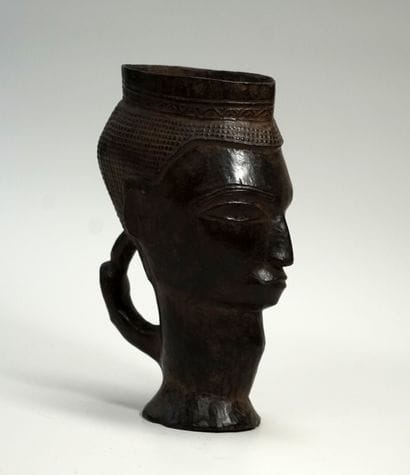 Coupe à vin de palme représentant un visage...