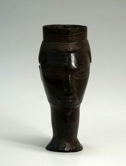 Coupe à vin de palme représentant un visage...