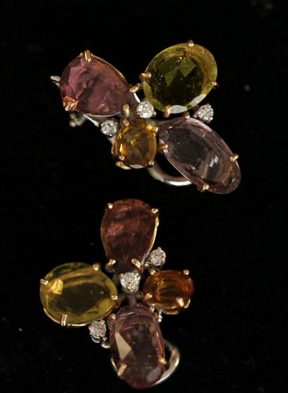 PAIR OF EARRINGS in 18K (750/°°) white and...